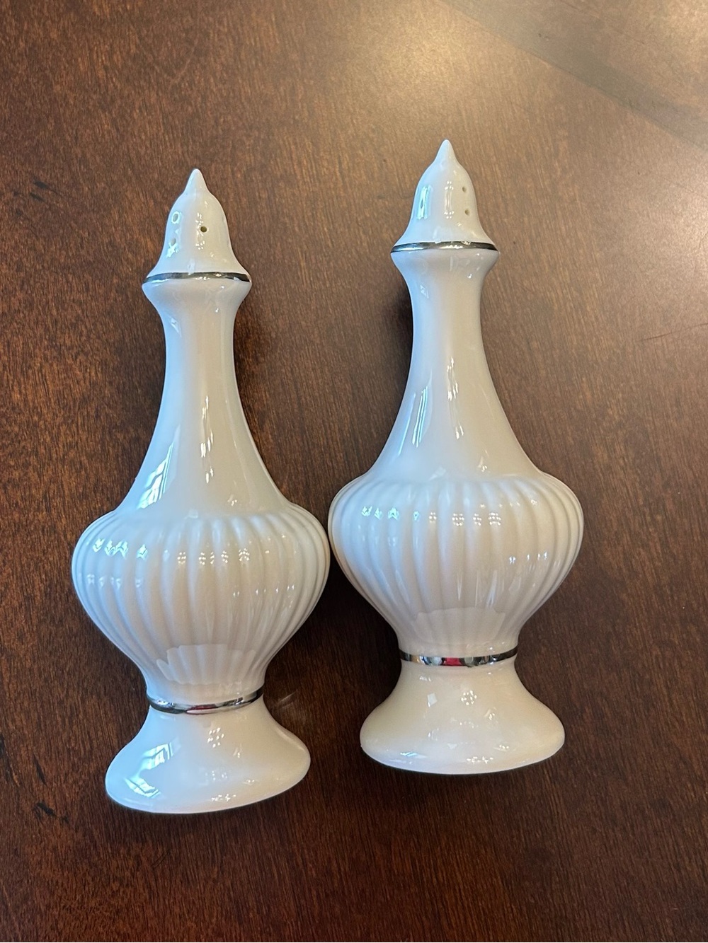 Elegant Lenox Solitaire White Ceramic and Platinum Salt and Pepper Shakers